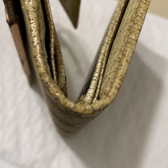 π₯SALEπ₯ Gucci GG Logo Canvas Bifold Wallet - Picture 12 of 14